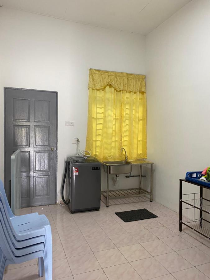 Cempaka Homestay פאריט ראג'ה מראה חיצוני תמונה