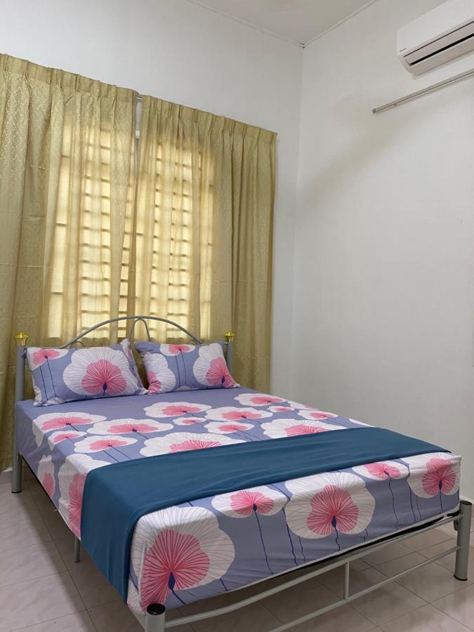 Cempaka Homestay פאריט ראג'ה מראה חיצוני תמונה