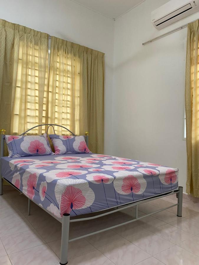 Cempaka Homestay פאריט ראג'ה מראה חיצוני תמונה