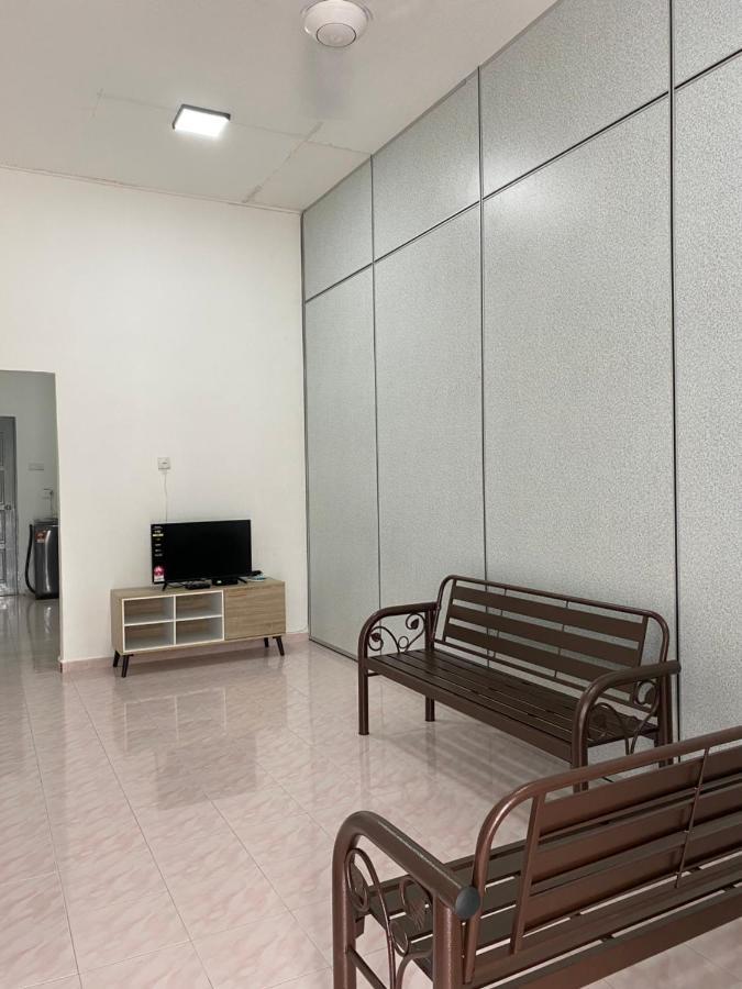 Cempaka Homestay פאריט ראג'ה מראה חיצוני תמונה