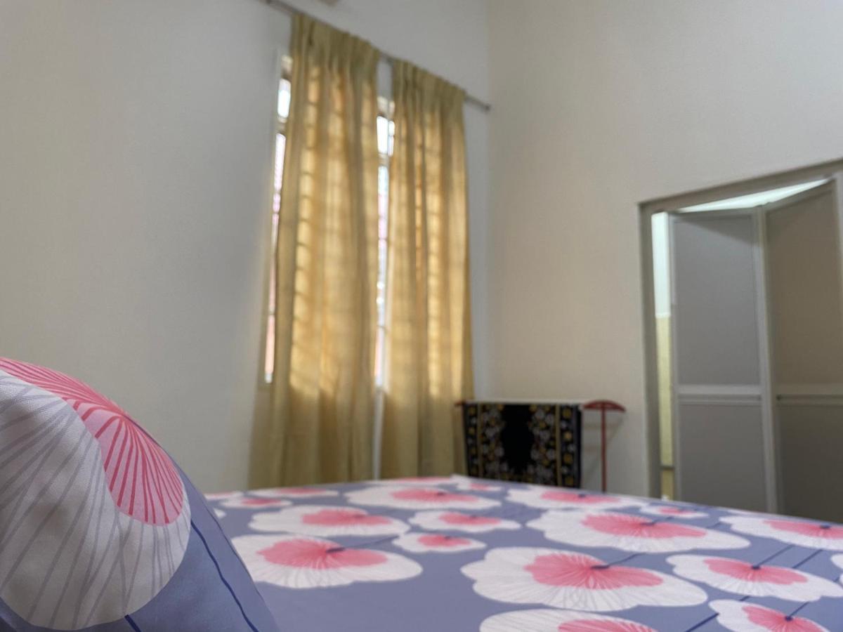 Cempaka Homestay פאריט ראג'ה מראה חיצוני תמונה