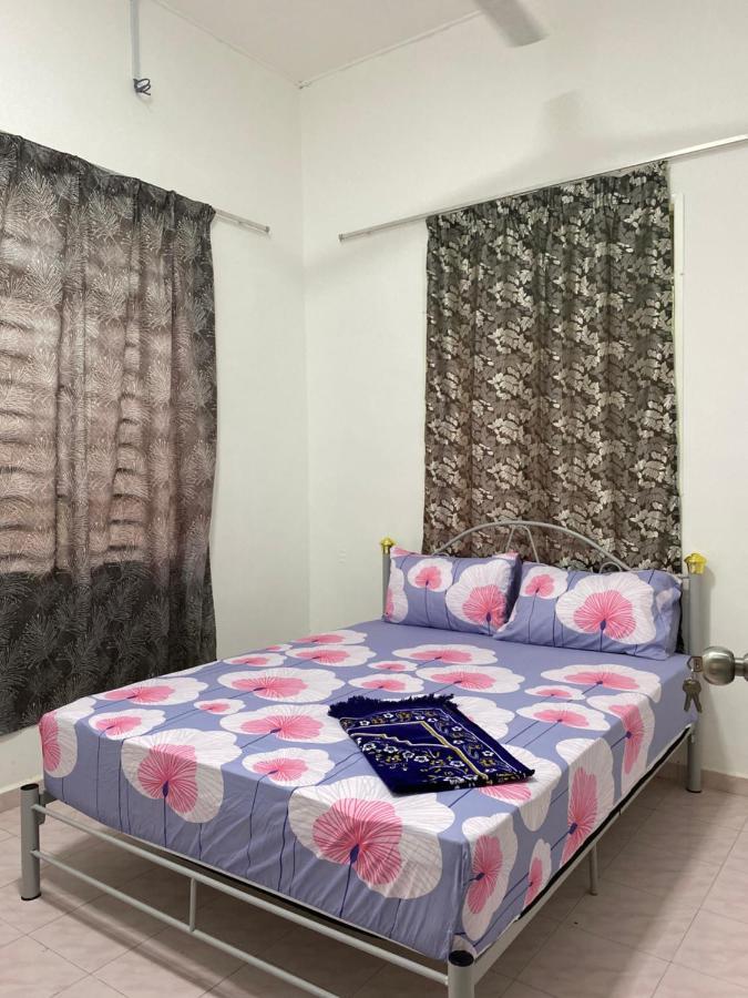 Cempaka Homestay פאריט ראג'ה מראה חיצוני תמונה