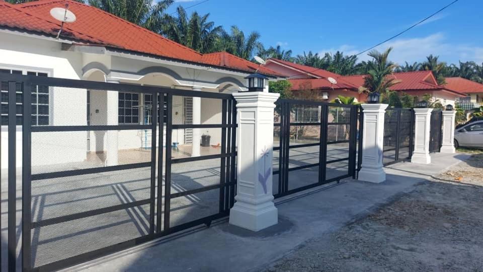 Cempaka Homestay פאריט ראג'ה מראה חיצוני תמונה