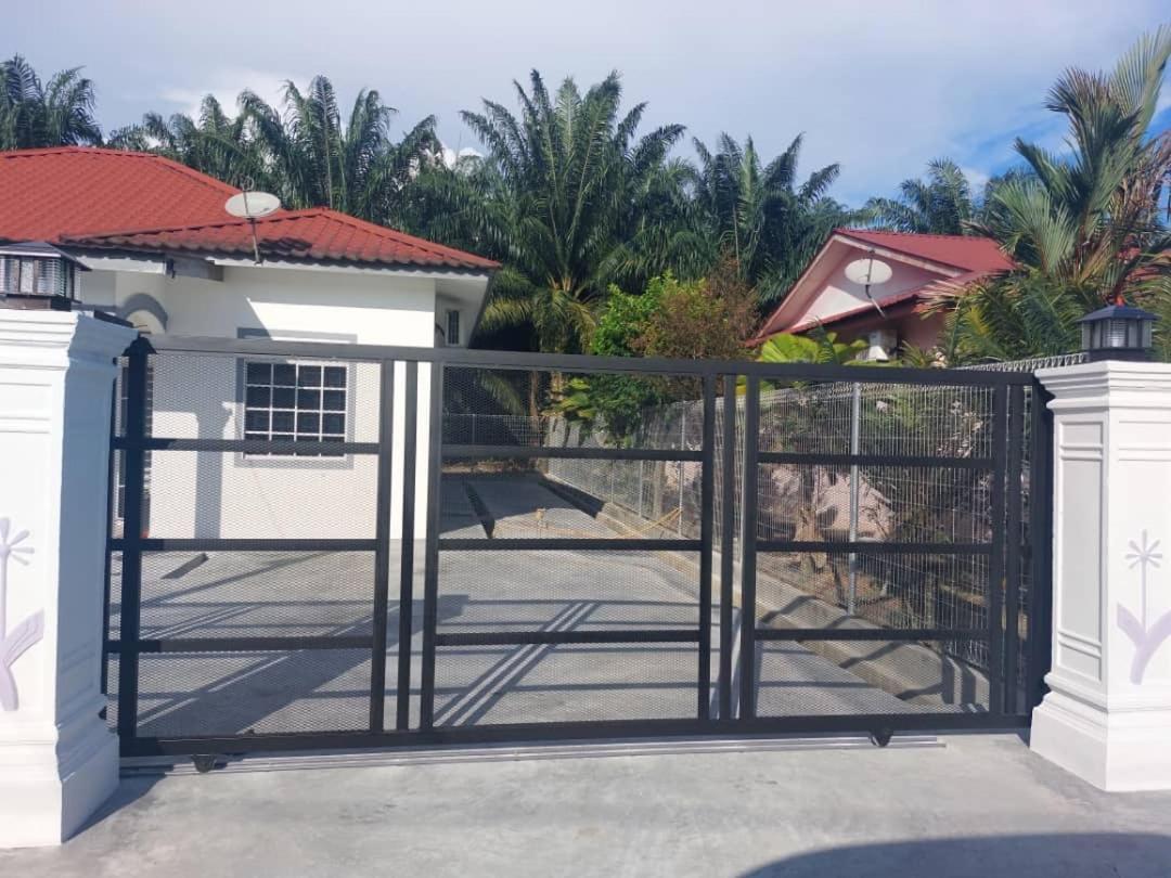 Cempaka Homestay פאריט ראג'ה מראה חיצוני תמונה